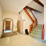Old Town Lai Street Apartment With Private Parking