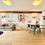 Old Town Lai Street Apartment With Private Parking